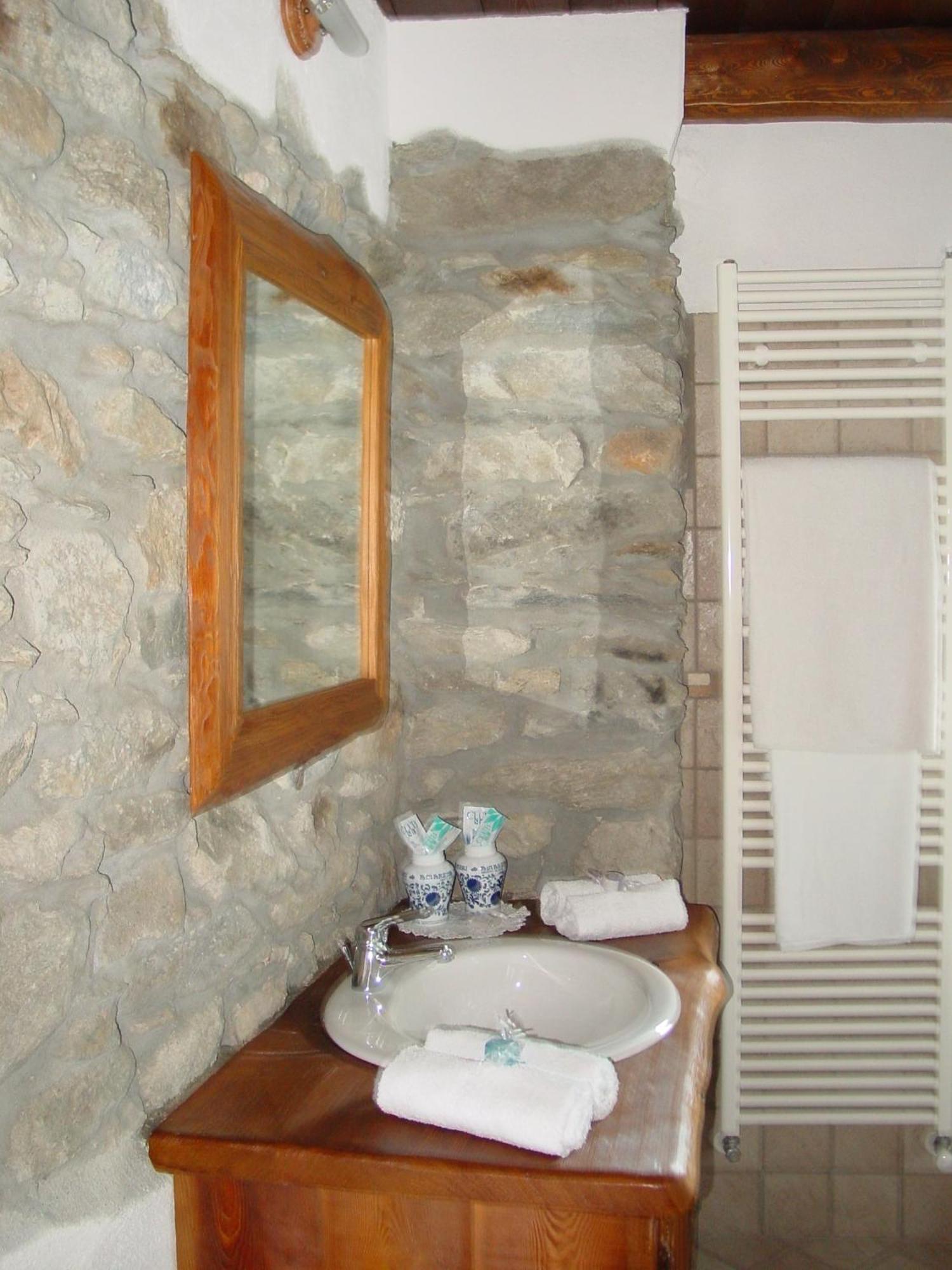 Hostal La Peiro Douco Roure Turin Exterior foto