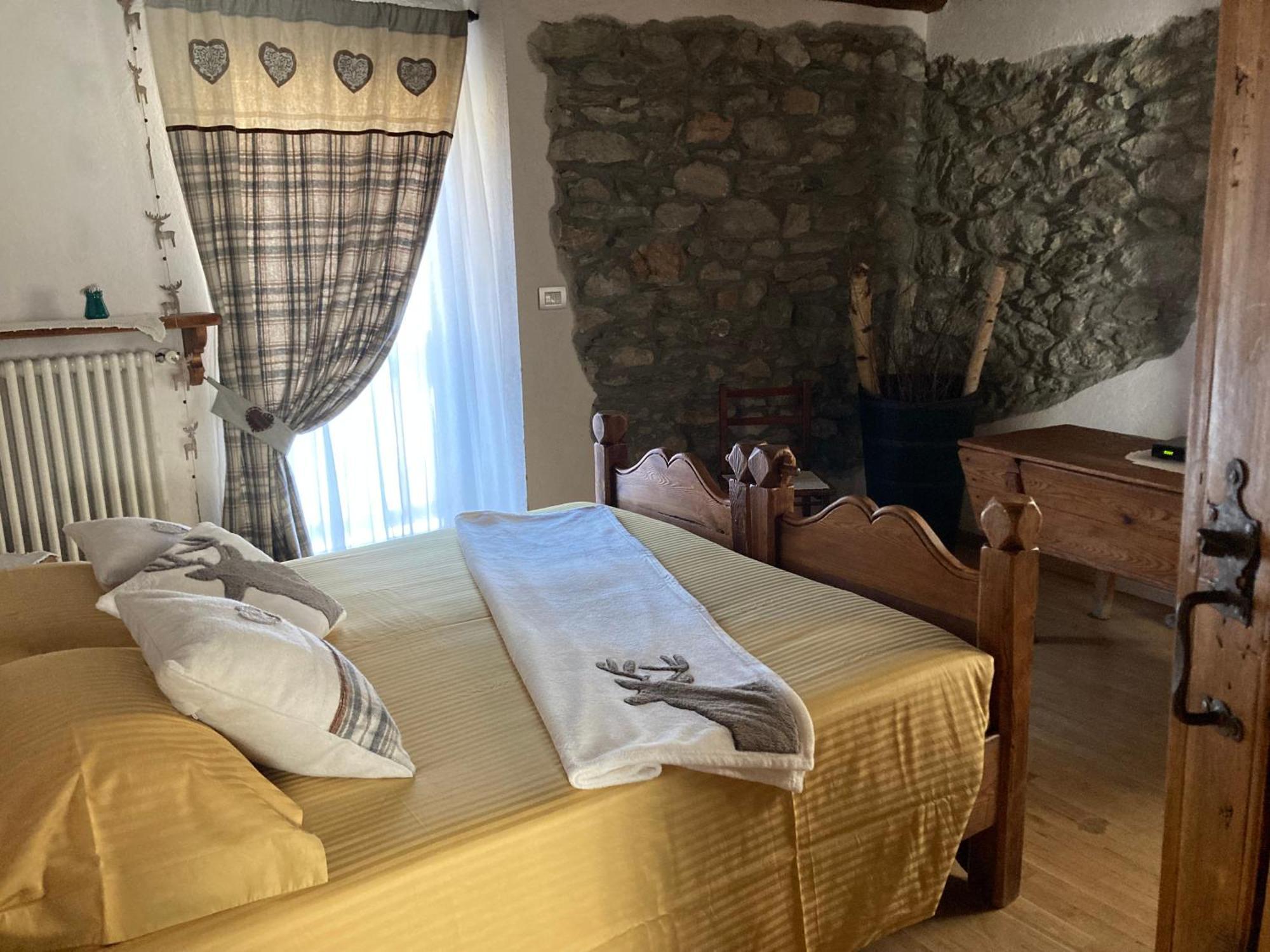 Hostal La Peiro Douco Roure Turin Exterior foto