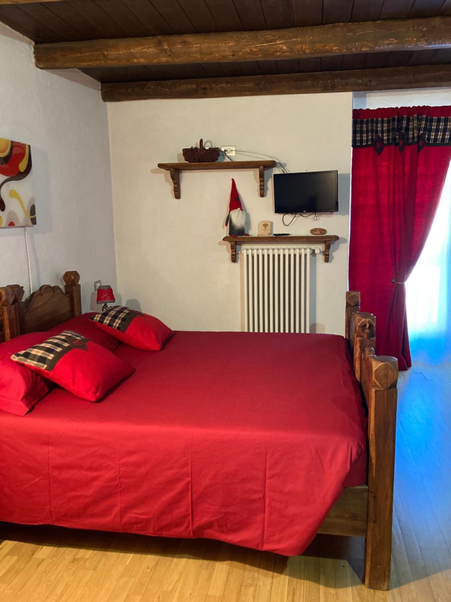 Hostal La Peiro Douco Roure Turin Exterior foto